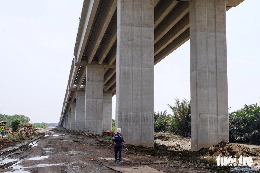 Cây cầu 3 lần Thủ tướng tới thị sát， dự kiến hoàn thành dịp 30-4 - Ảnh 8.