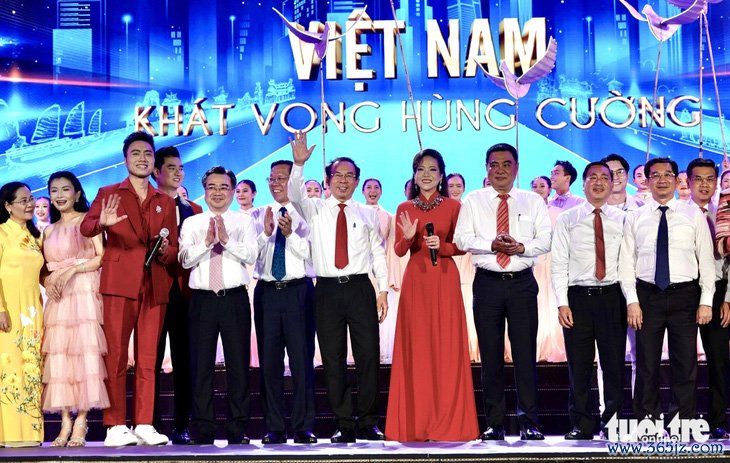 Bí thư Nguyễn Văn Nên dự chương trình kỷ niệm 95 năm Ngày thành lập Đảng Cộng sản Việt Nam - Ảnh 1.