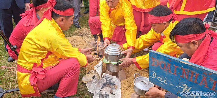 Hàng vạn du khách dự lễ khai hội chùa Keo， xem thi kéo lửa thổi cơm - Ảnh 4.