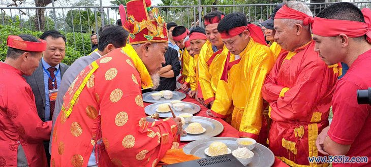 Hàng vạn du khách dự lễ khai hội chùa Keo， xem thi kéo lửa thổi cơm - Ảnh 5.