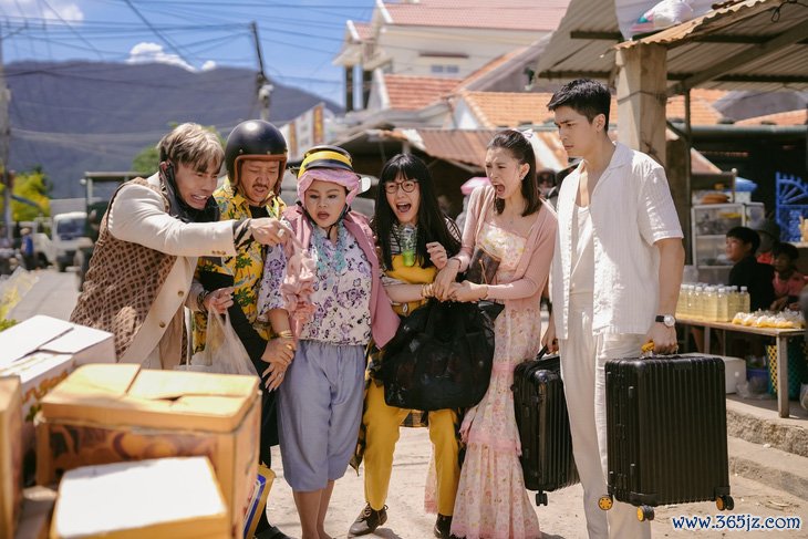 'Bộ tứ báo thủ' đè bẹp doanh thu mọi phim Việt nhưng là phim dở nhất của Trấn Thành - Ảnh 4.